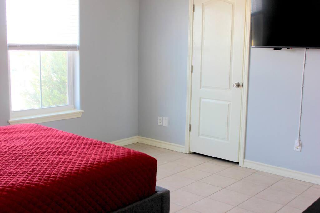 Spacious Home, Short Walk To Beach, Heated Pool! Корпъс Кристи Екстериор снимка