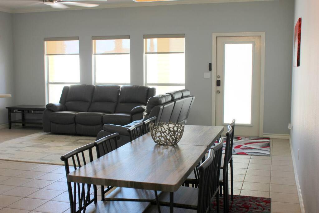 Spacious Home, Short Walk To Beach, Heated Pool! Корпъс Кристи Екстериор снимка